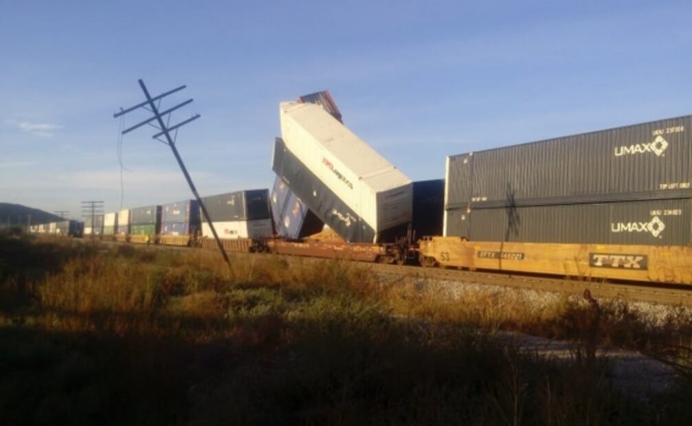 Chocan y descarrilan dos trenes en Ramos Arizpe, Coahuila