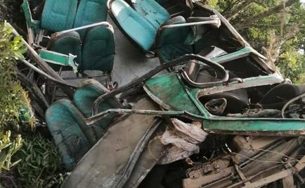 Autobús escolar cae al abismo en Colombia; hay seis menores muertos