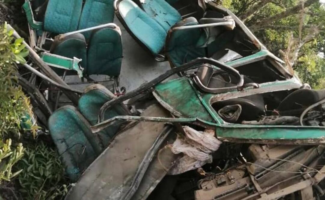 El bus escolar donde se movilizaban los menores se rodó por un abismo. Foto: EL TIEMPO