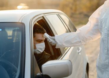 Conoce las precauciones que debes tomar al manejar con cubrebocas