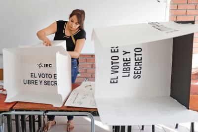 Anaya y Riquelme se proclaman vencedores 