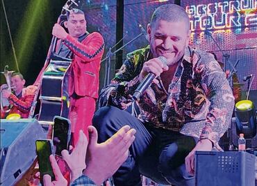 El Komander da vida al cine de corridos