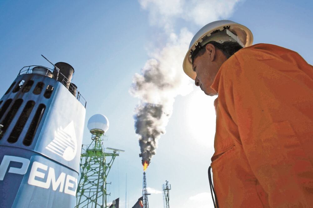 Datos de la Secretaría de Hacienda indican que este año se asignará a Pemex una inversión por 273 mil millones de pesos. (ARCHIVO EL UNIVERSAL)