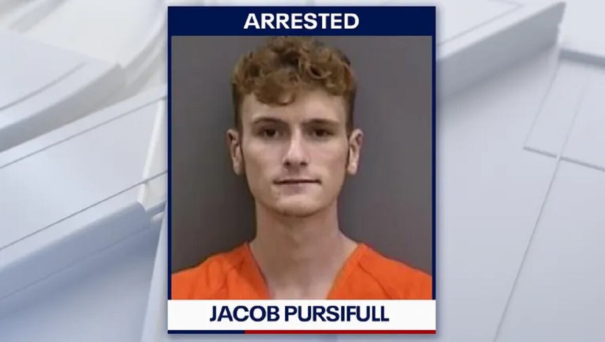 Jacob Pursifull fue detenido y acusado de allanamiento tras entrar al estanque de caimanes. FOTO: Oficina del Sheriff del condado de Hillsborough.