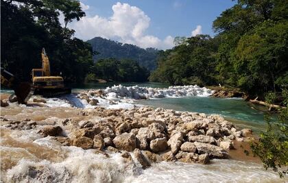 Reportan 35% de avance en sustitución de muro en Cascadas de Agua Azul
