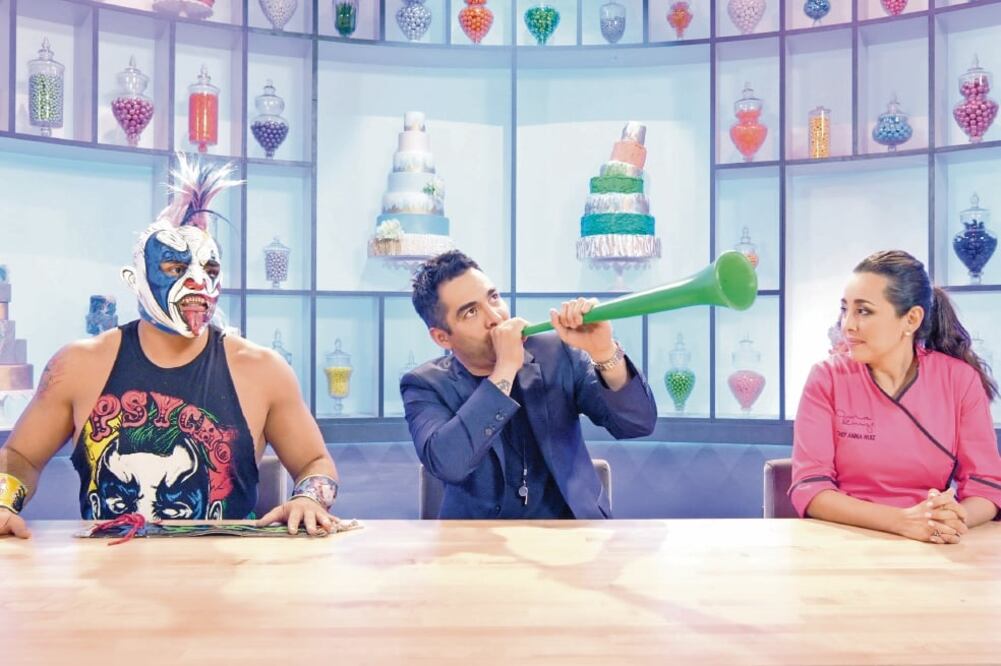Omar está al frente del programa de inexpertos en las artes culinarias. Foto: NETFLIX