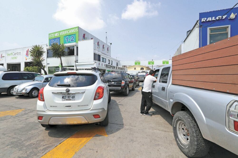 Conductores dicen que fueron obligados a cumplir revisión sin aviso previo. Foto: JORGE ALVARADO. EL UNIVERSAL