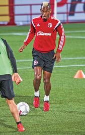 León visita a Xolos en pos del liderato