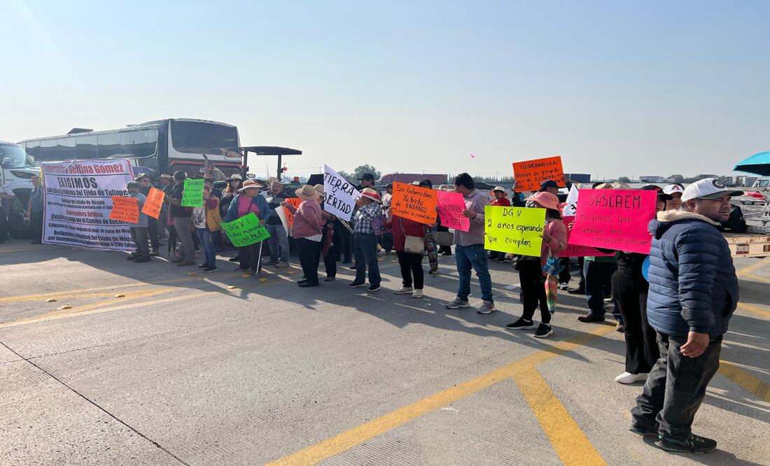 Ejidatarios de Tultepec bloquean el Circuito Exterior Mexiquense (CEM) / Foto Especial