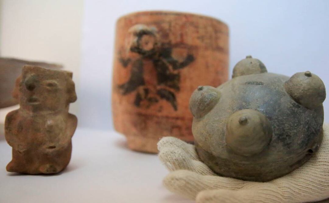 Entre las piezas arqueológicas halladas en Honduras hay vasijas, cuencos, ollas miniaturas y piedras de moler FOTO:EFE