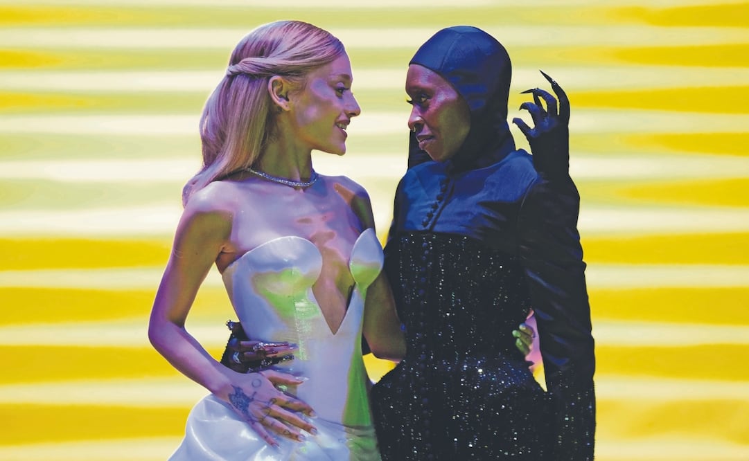 Ariana Grande, izquierda, y Cynthia Erivo posan en el estreno de "Wicked" en el Auditorio Nacional de la Ciudad de México, el lunes 11 de noviembre de 2024. Foto: Fernando Llano/ AP