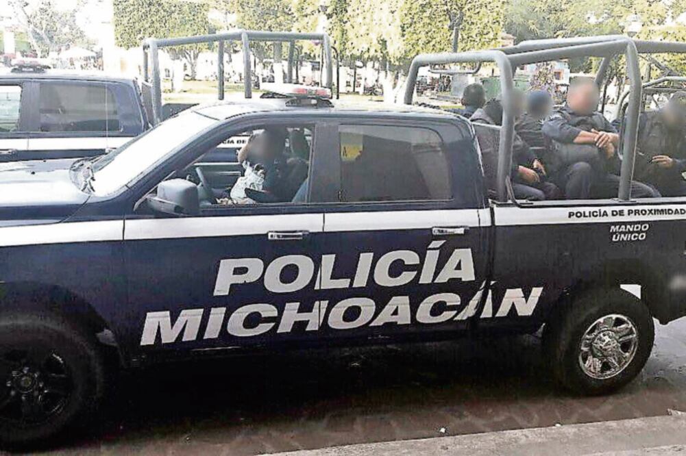 Autoridades informaron que tras el traslado de los policías, la seguridad del municipio quedó a cargo de la Policía Michoacán y la Sedena (TOMADA DE @MICHOACANSSP)