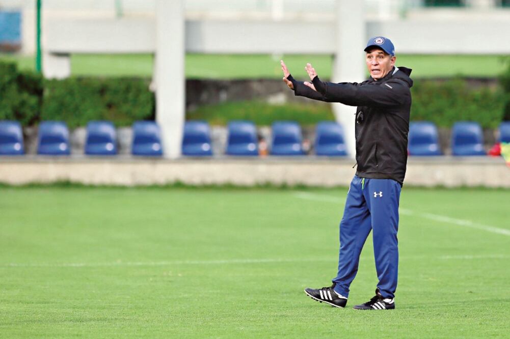 El estratega Sergio Bueno confía en el repunte ante los Rayados del Monterrey (ETZEL ESPINOSA. IMAGO7)