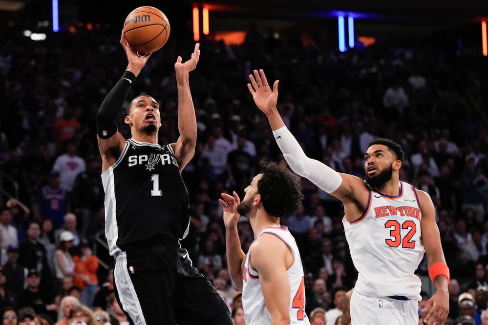 Knicks y Spurs en el Juego 3 de las Finales de la NBA - Foto: AP