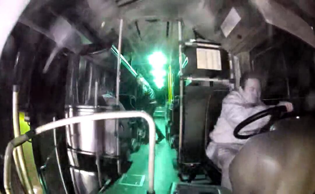 Extorsionadores en Edomex lanzan bombas molotov a transporte público. Foto: captura de video