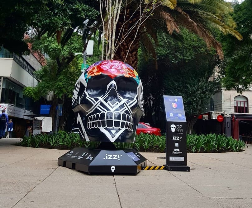 La expo permite caminar sobre una de las avenidas principales de la CDMX. Foto: Instagram @mexicraneos