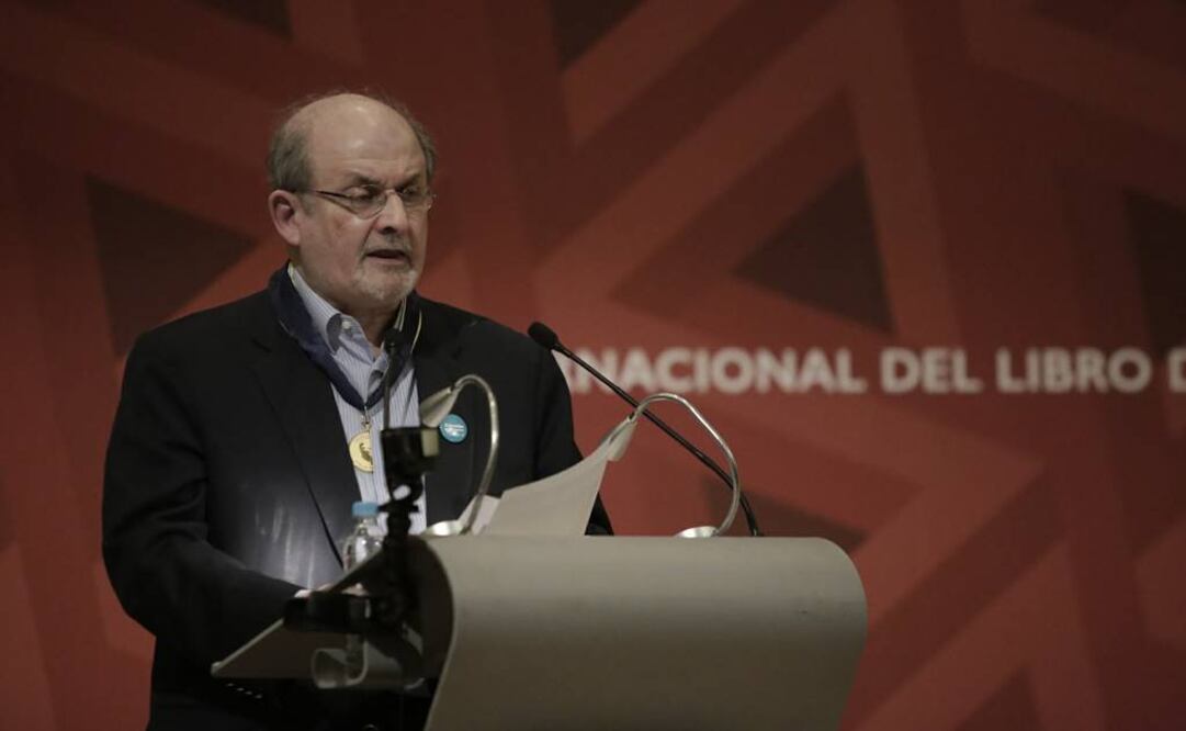 Rushdie fue perseguido durante años por los fundamentalistas islámicos tras la publicación de Los versos satánicos e incluso el ayatolá iraní Jomeini lanzó en 1989 una "fatwa", una orden de asesinarlo. FOTO: Alejandra Leyva/EL UNIVERSAL.
