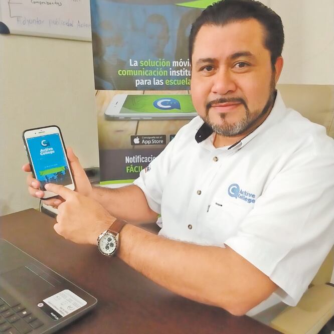 Funcionalidad. En la aplicación los papás también pueden consultar las calificaciones de sus hijos, asegura Jorge Mendoza, creador de la herramienta. CORTESÍA