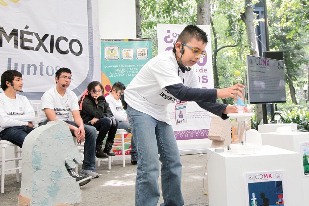 Los menores realizaron una presentación mediante maquetas, de las bondades de cada una de sus creaciones (CARLOS MEJÍA. EL UNIVERSAL)