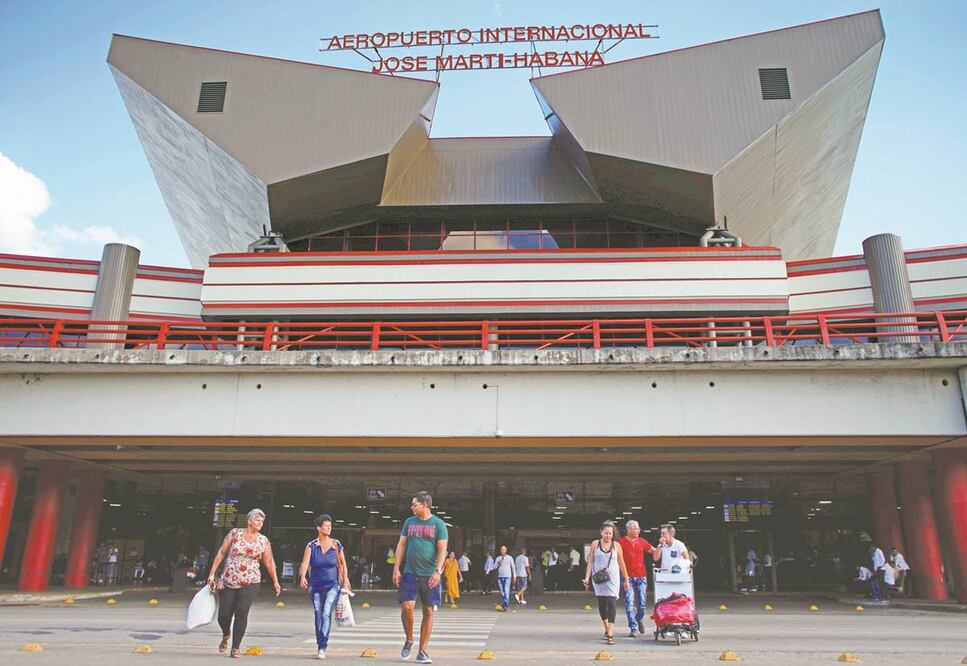 Entrada al Aeropuerto Internacional José Marti, en La Habana, el pasado 25 de septiembre. Foto/ARCHIVO REUTERS