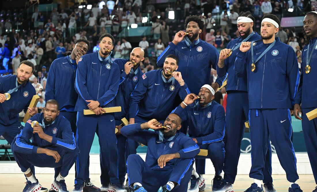 La Selección de Estados Unidos de baloncesto con la medalla de oro / Foto: AFP