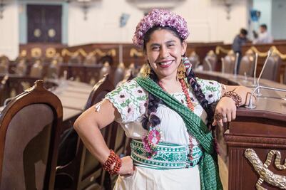 Discriminan a diputada de Xochimilco por sus atuendos