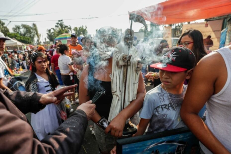 Barrio Bravo se llena de fieles de la Santa Muerte