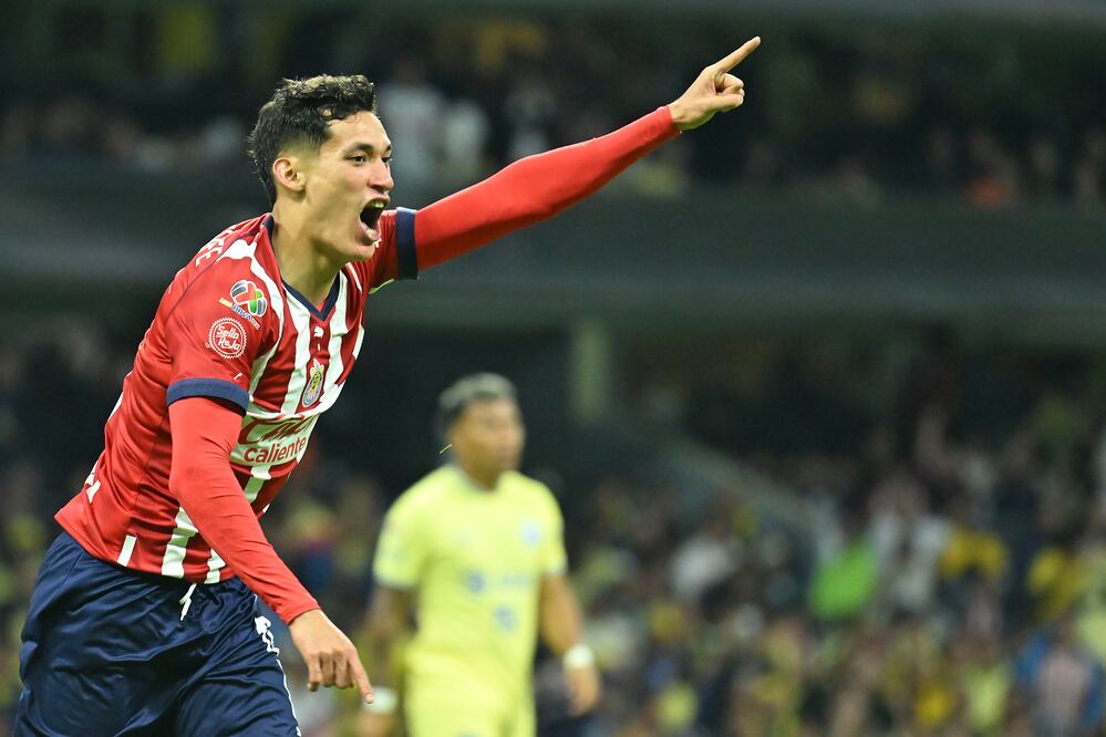 Jesús Orozco festeja el gol que le da a Chivas el pase a la final / Foto: Imago7