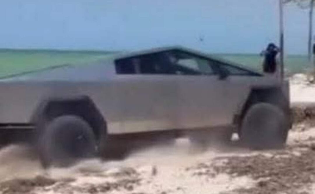 El Cybertruck de Tesla está valuado en más de dos millones de pesos (18/04/2025). Foto: Especial