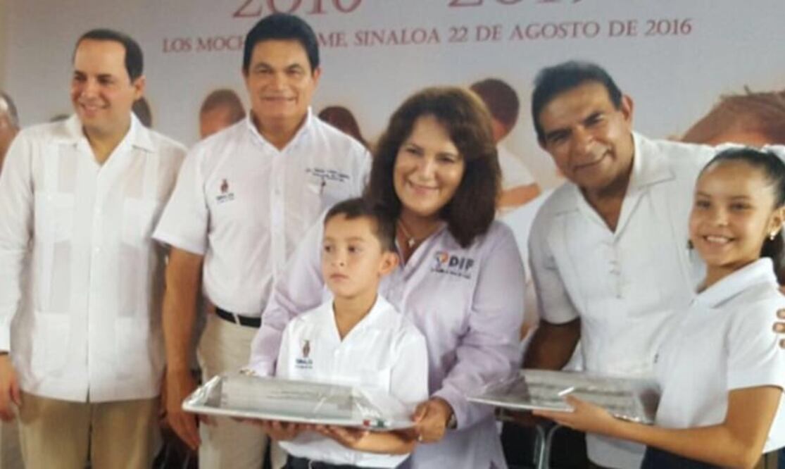 El gobernador Mario López Valdez en el acto oficial de inicio de clases, celebrado en la escuela primaria “Antonio Rosales”, en los Mochis (Foto: tomada de Twitter)
