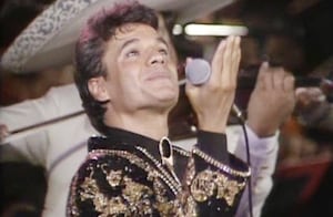 Juan Gabriel era el centro, y nada más:  una reseña del documental producido por Netflix
