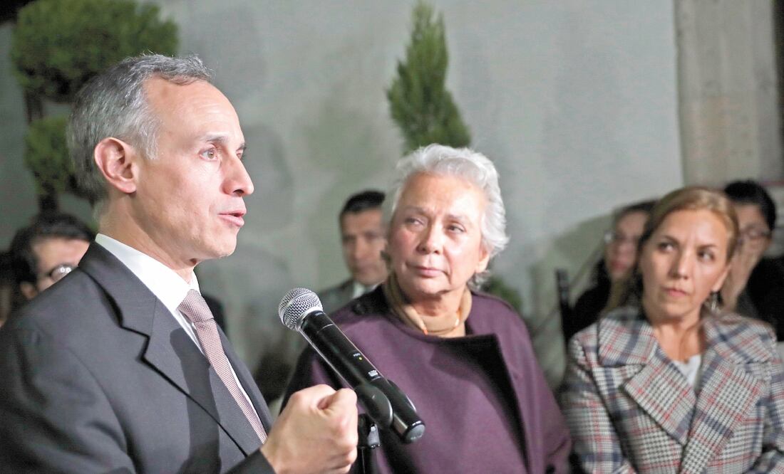 Los funcionarios Hugo López-Gatell y Olga Sánchez Cordero se reunieron con padres de niños con cáncer. Foto: IVÁN STEPHENS. EL UNIVERSAL