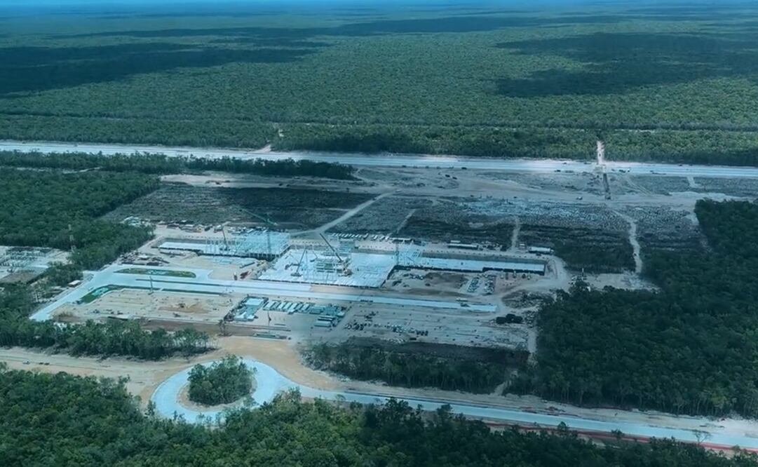 Sobrevuelo de la construcción del Aeropuerto Internacional Felipe Carrillo Puerto. Foto: Twitter @lopezobrador_