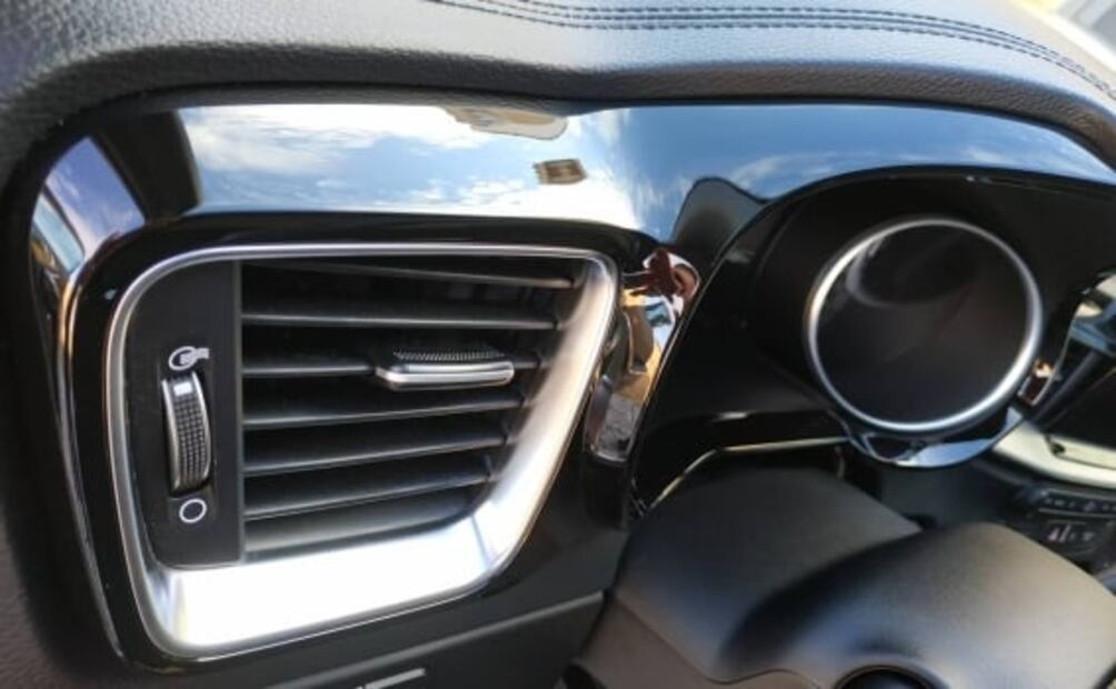 Así puedes mantener el negro piano de tu auto impecable