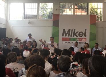 Mikel Arriola promete regular mototaxis