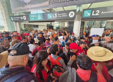 VIDEOS Integrantes de la CNTE toman la Terminal 2 del AICM; tensiones crecen