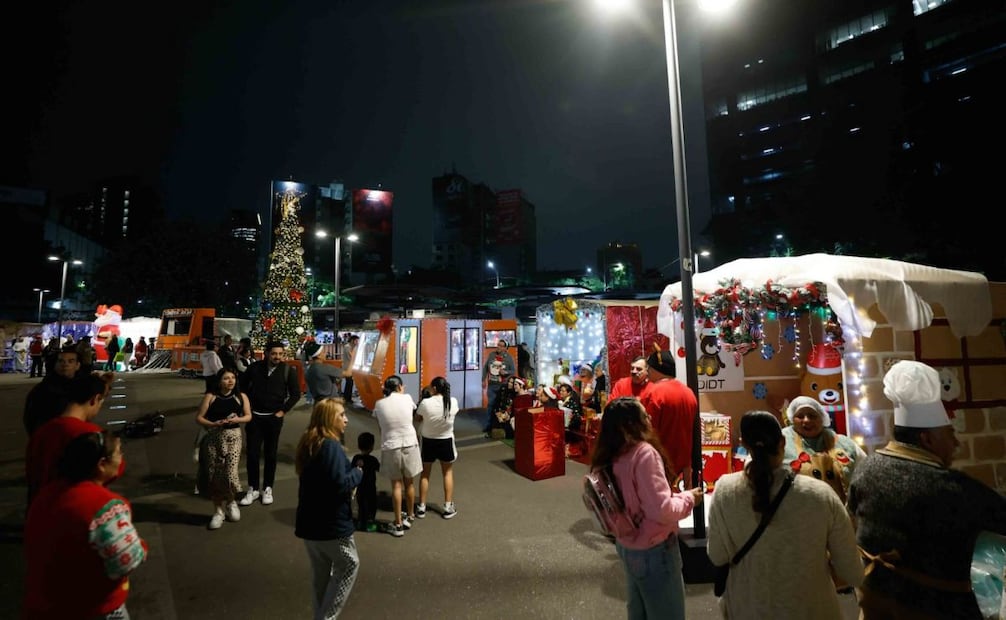 Comienza verbena en Glorieta de Insurgentes (07/12/2025). Foto: Diego Simón / EL UNIVERSAL