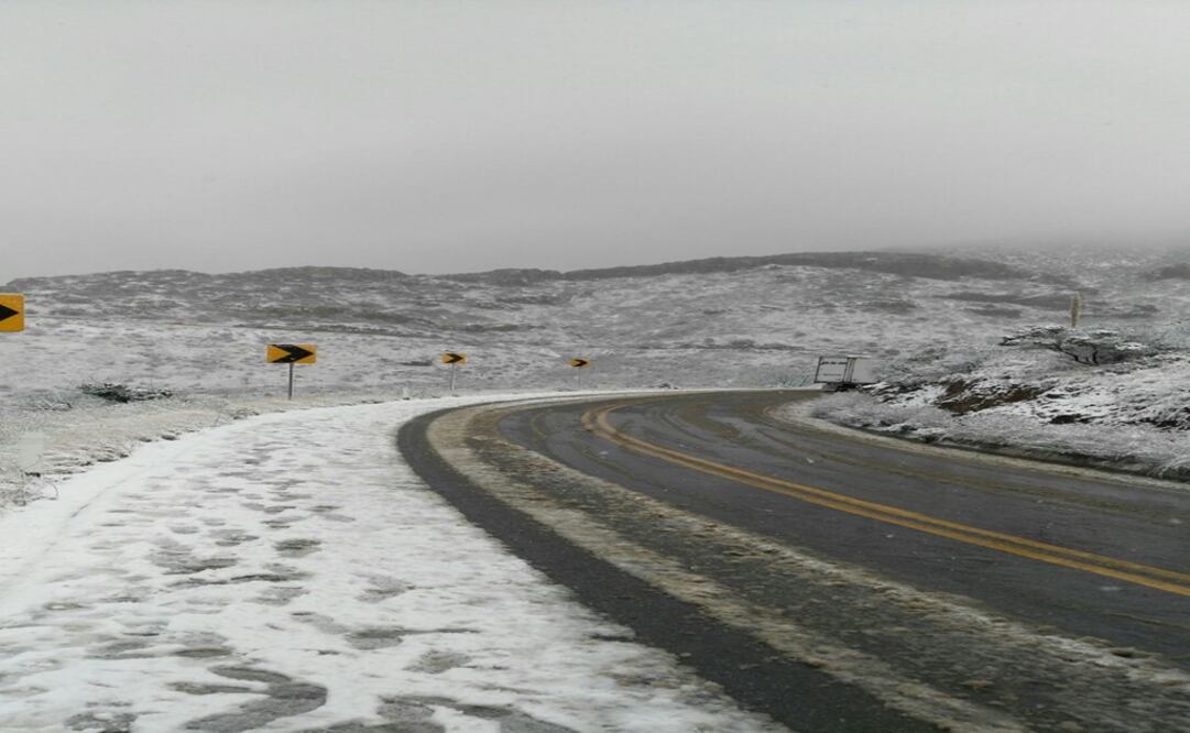 La gobernadora Claudia Pavlovich pidió a la población mantenerse informados sobre clima y situación de nieve en carreteras antes de viajar (Foto: Especial)