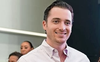 Hermano de Miss Universo “aprovecha ola” y va por candidatura