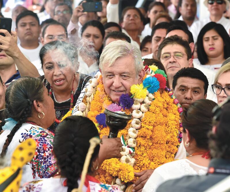 En Chilapa de Álvarez, Guerrero, el presidente Andrés Manuel López Obrador recibió una limpia por parte de la comunidad indígena. Foto/PRESIDENCIA