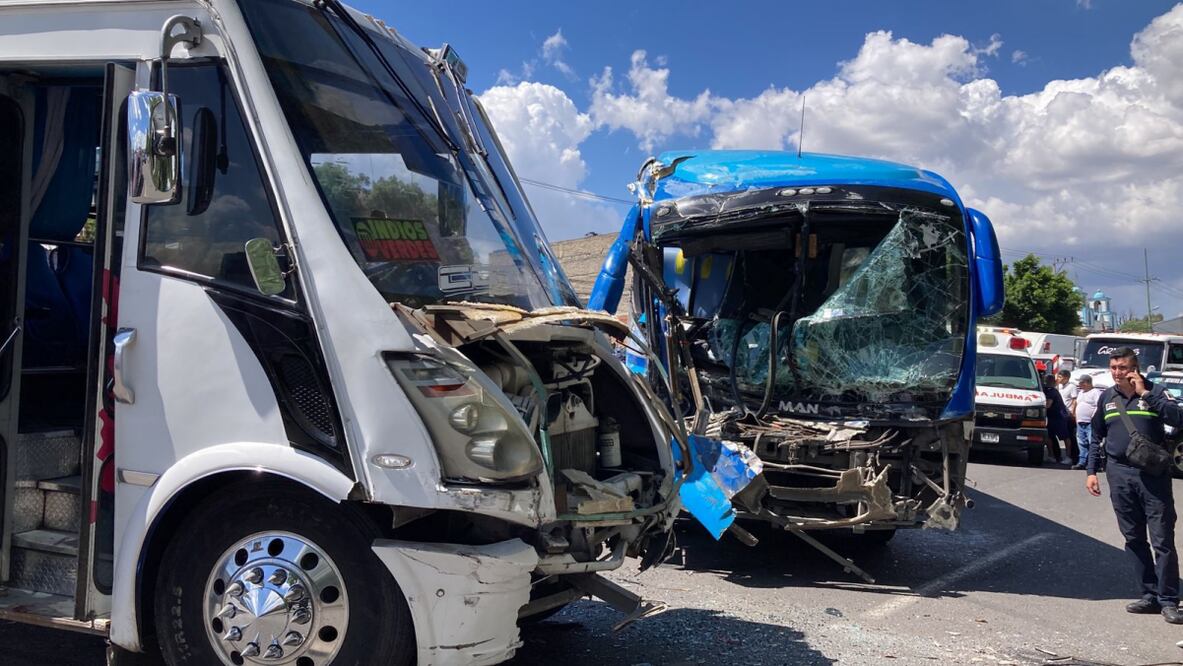 Accidente automovilístico en la autopista México-Pachuca. Foto: Especiales