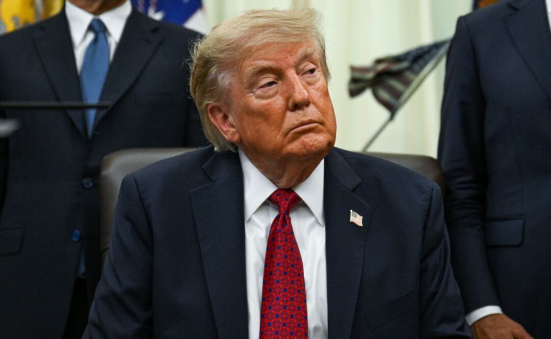 El presidente de EU, Donald J. Trump (centro), preside un anuncio sobre la asequibilidad de la atención sanitaria en el Despacho Oval de la Casa Blanca en Washington D. C., EU, el 31 de agosto de 2026. Foto: EFE