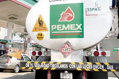 Roban pipa de Pemex cargada con 62 mil litros