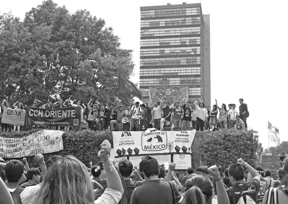 En un mitin en CU, alumnos del IPN, UAM y UNAM dijeron que su movimiento crecerá, puesto que buscarán la unión de las universidades públicas (LUIS CORTÉS. EL UNIVERSAL)