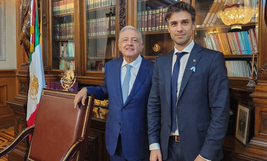 AMLO en reunión con Guido Croxatto abogado del expresidente de Perú, Pedro Castillo. Foto: Twitter: @lopezobrador_
