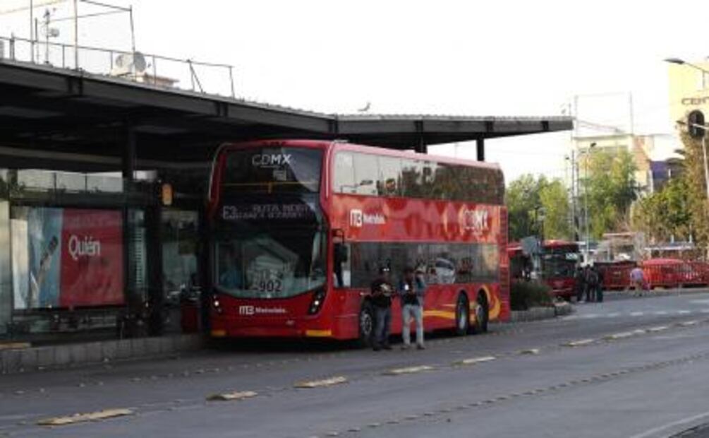 Metrobús "londinense" seduce a capitalinos 