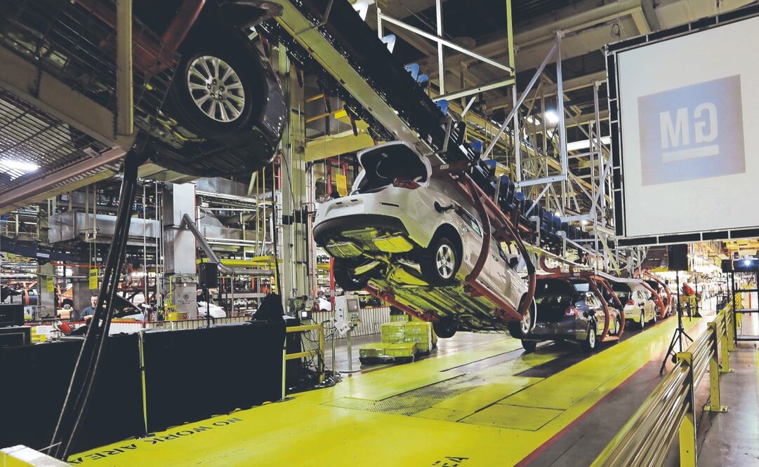 Expertos consideran que algunas armadoras pueden mover producción de México a EU si se aplican los aranceles. Archivo El Universal