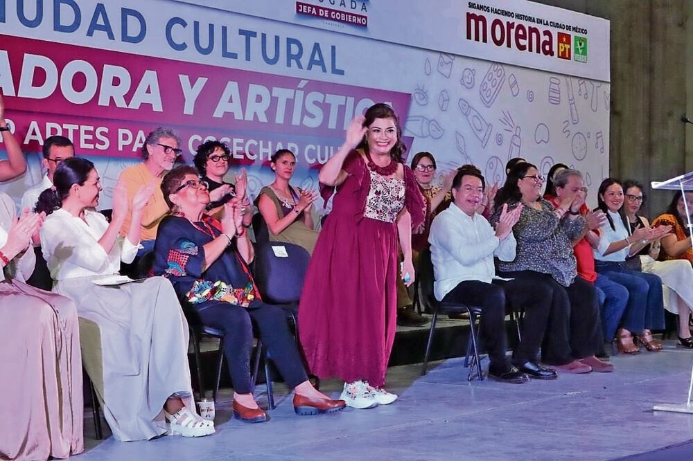 Clara Brugada dio a conocer su propuesta cultural en el Museo Interactivo de Eco n o m í a . Mencionó que presentará un pasaporte para dar acceso gratuito a varias actividades. Foto: Especial