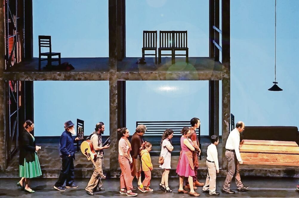 La obra de teatro aborda una visión contemporánea de los 10 mandamientos y la vida cotidiana de la Ciudad de México. (CORTESÍA CNT)