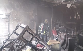 Incendio en departamento de Azcapotzalco; bomberos evitan propagación del fuego
